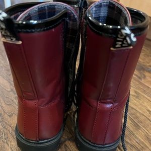 Dadawen big kids boots. Waterproof.